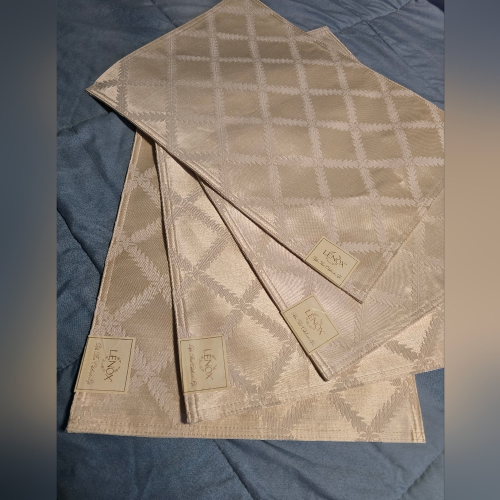 Set Of 4 Cream Patterned Elegant Lenox Laurel Leaf Placemats & Matching Napkins - Picture 12 of 16